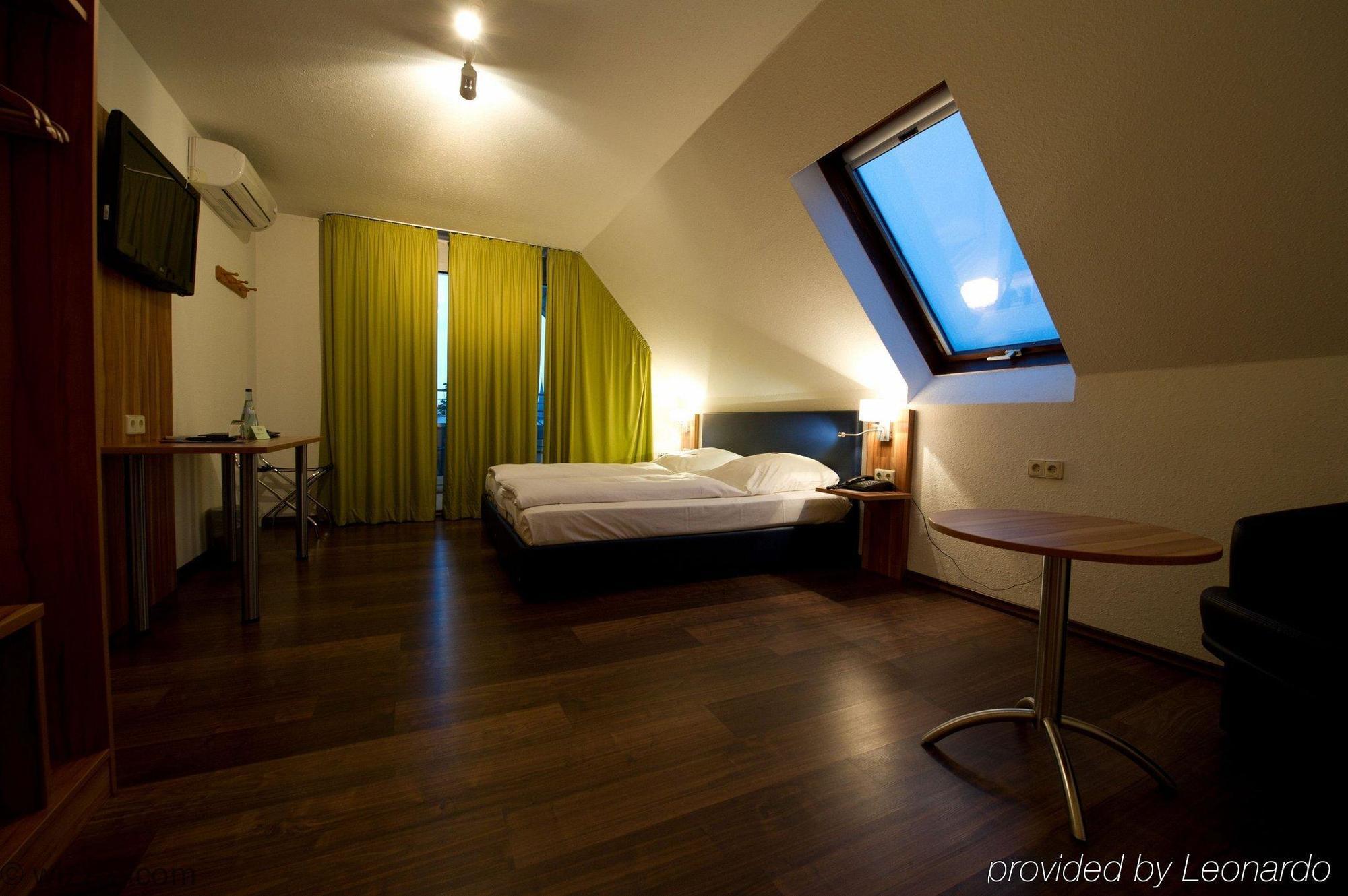 Hotel Domino Stuttgart Exterior photo